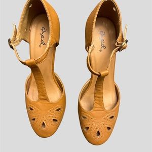 Qupid Brown Vintage Heels - 8.5